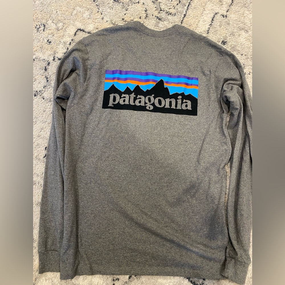Patagonia Heather Gray Crewneck Shirt